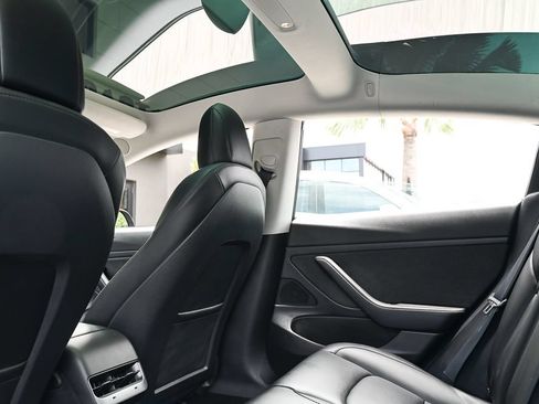 Used 2020 Tesla Model 3 Standard Range Plus RWD image 12