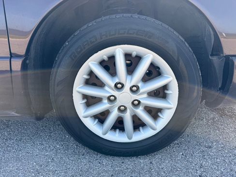 Used 2004 Chrysler Concorde LX image 20