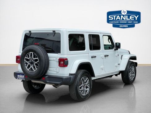 Certified 2025 Jeep Wrangler Unlimited Sahara AWD/4WD image 8