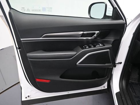 Certified 2024 Kia Telluride S w/ S Sunroof Package AWD/4WD image 19