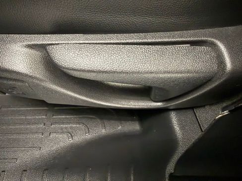 Used 2021 Toyota Highlander Limited image 15