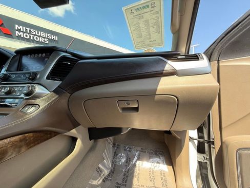 Used 2019 Chevrolet Suburban LT RWD image 17