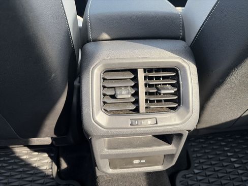 New 2025 Volkswagen Taos SE image 14