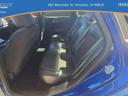 Used 2016 Chrysler 200 Limited FWD image 9
