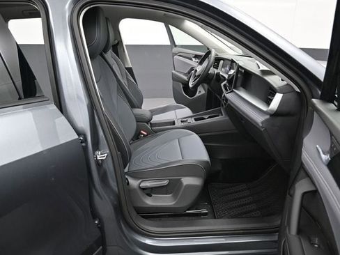 New 2026 Volkswagen Tiguan SE w/ Panoramic Sunroof Package image 14