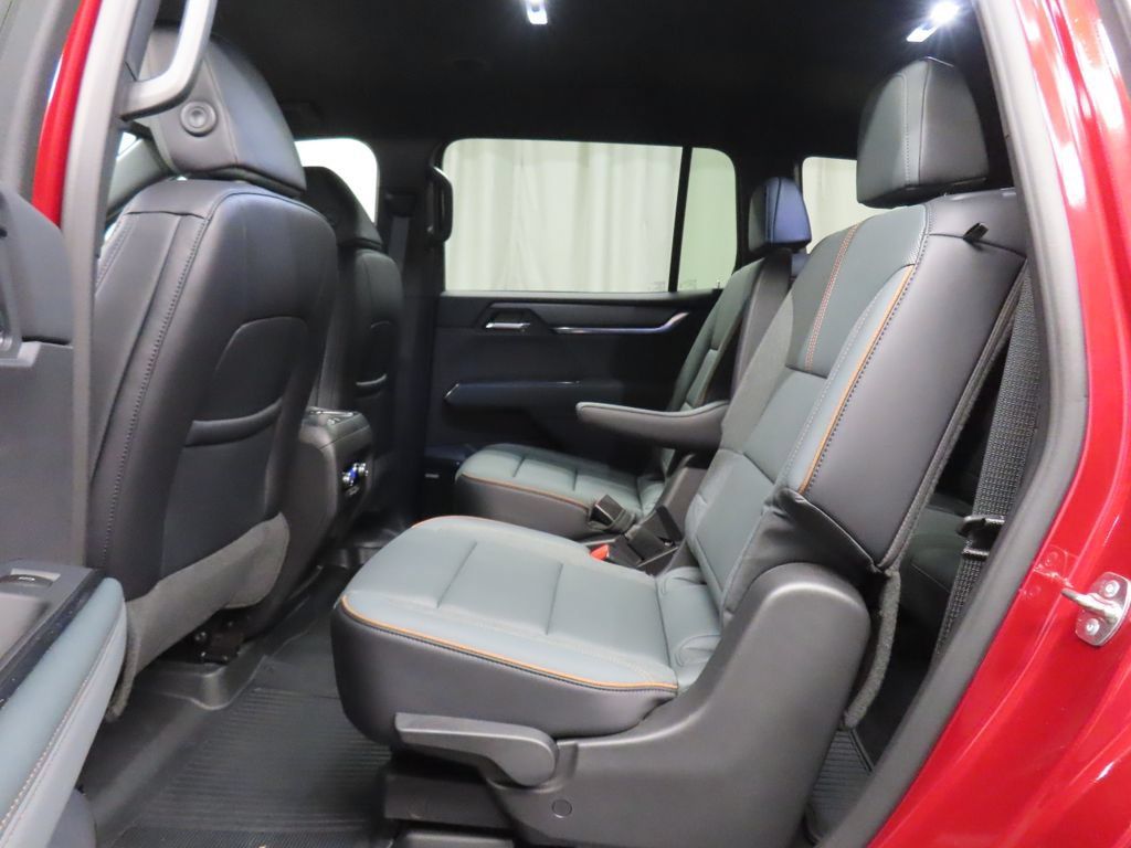 Used 2026 GMC Acadia AT4 w/ LPO, Floor Liner Package AWD/4WD image 13