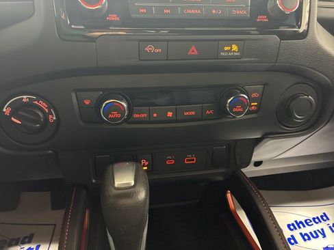 Used 2024 Nissan Frontier PRO-4X w/ Technology Package image 19