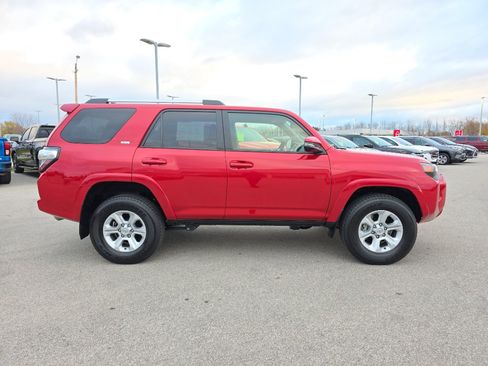 Used 2024 Toyota 4Runner SR5 Premium image 3