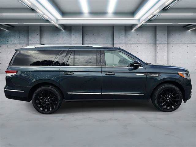 Certified 2022 Lincoln Navigator L Reserve AWD/4WD image 3