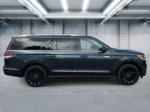 Certified 2022 Lincoln Navigator L Reserve AWD/4WD image 3