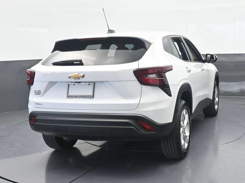 Used 2025 Chevrolet Trax LS w/ LS Convenience Package FWD image 5