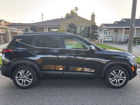 Used 2021 Kia Seltos S FWD image 4
