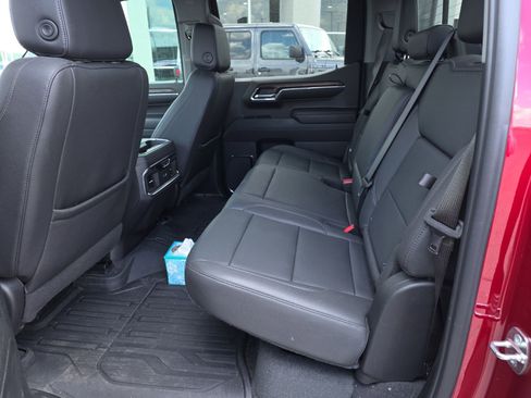 Used 2024 GMC Sierra 1500 SLT AWD/4WD image 9