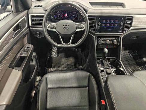 Used 2023 Volkswagen Atlas Cross Sport SE w/ Panoramic Sunroof Package image 4