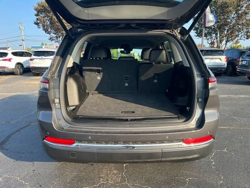 Used 2023 Jeep Grand Cherokee Limited RWD image 32