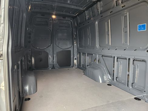 Used 2023 Mercedes-Benz Sprinter 2500 image 25