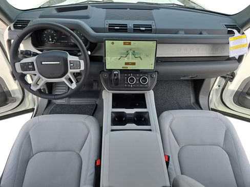 New 2026 Land Rover Defender 130 X-Dynamic SE image 9