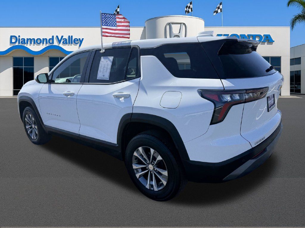 Used 2026 Chevrolet Equinox LT w/ Convenience Package II FWD image 4