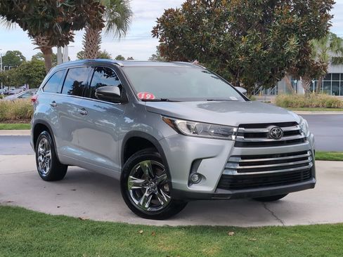 Used 2019 Toyota Highlander Limited Platinum FWD image 2