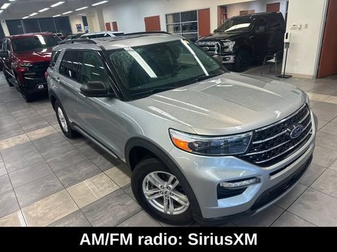 Used 2020 Ford Explorer XLT w/ Equipment Group 202A AWD/4WD image 9
