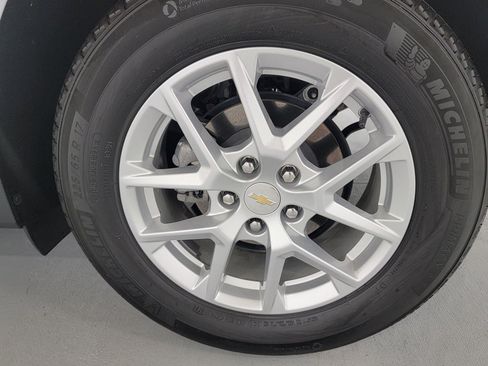 Used 2024 Chevrolet Equinox LT w/ LPO, Floor Liner Package FWD image 11
