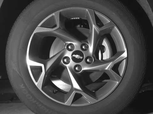 Used 2025 Chevrolet Trax LT w/ LT Convenience Package FWD image 13