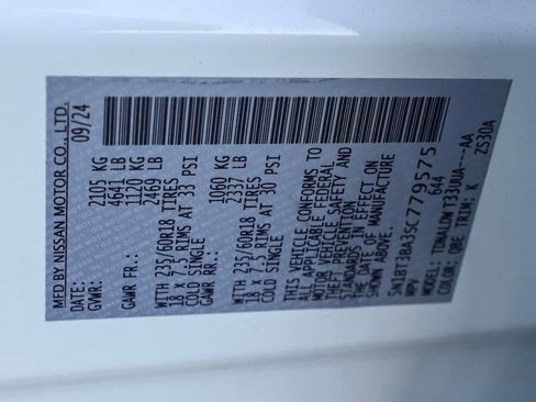 Used 2025 Nissan Rogue SV image 32