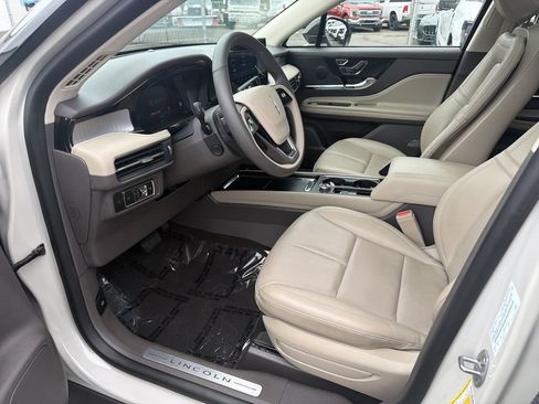 Certified 2023 Lincoln Corsair AWD w/ Equipment Group 101A image 11