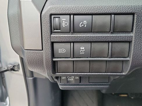 Used 2025 Toyota Tacoma SR5 AWD/4WD image 31