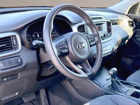 Used 2016 Kia Sorento L image 13