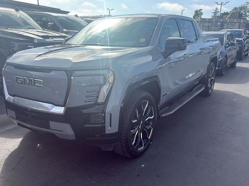 Used 2024 GMC Sierra EV Denali AWD/4WD image 3