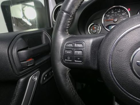 Used 2018 Jeep Wrangler Sahara w/ Connectivity Group AWD/4WD image 23