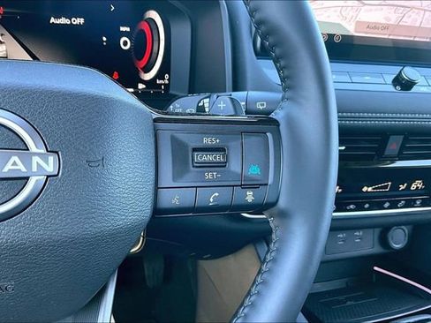 Certified 2025 Nissan Rogue SL FWD image 11
