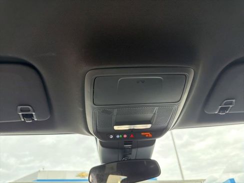 Used 2025 GMC Acadia Elevation image 33