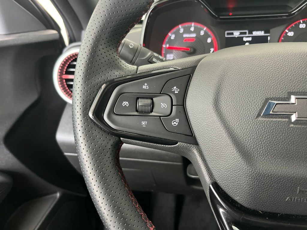 Used 2025 Chevrolet Trax RS w/ Driver Confidence Package FWD image 6