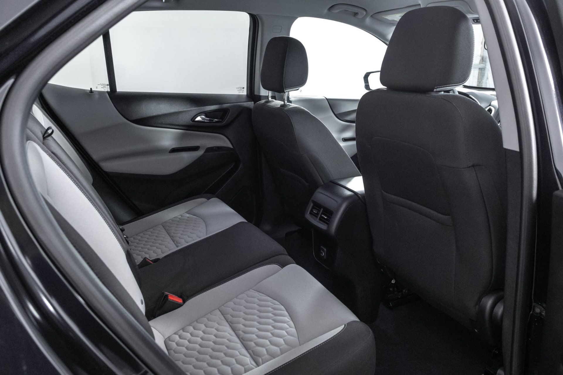 Used 2020 Chevrolet Equinox LS w/ LS Convenience Package FWD image 38