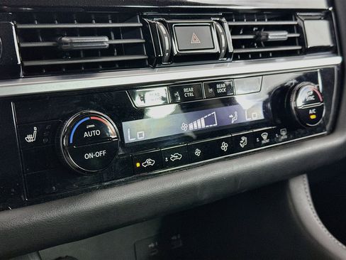 Used 2025 Nissan Pathfinder SV AWD/4WD image 23