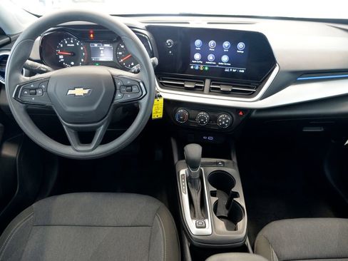 Used 2024 Chevrolet Trax LS w/ Driver Confidence Package FWD image 17