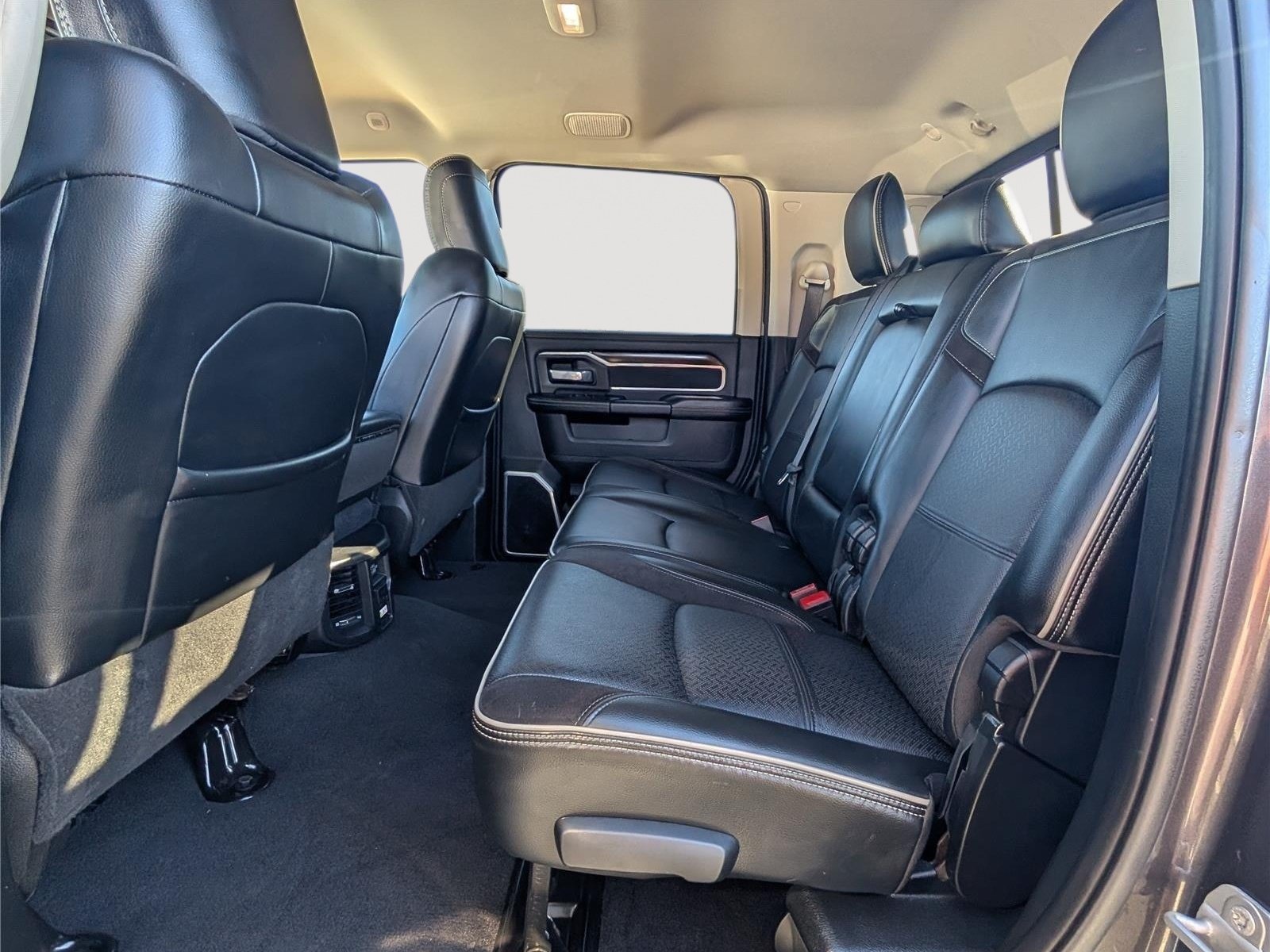 Used 2023 RAM 3500 Laramie AWD/4WD image 17