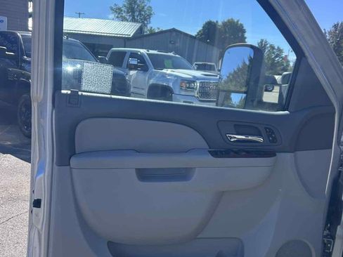 Used 2011 GMC Sierra 2500 SLT w/ SLT Convenience Package image 16