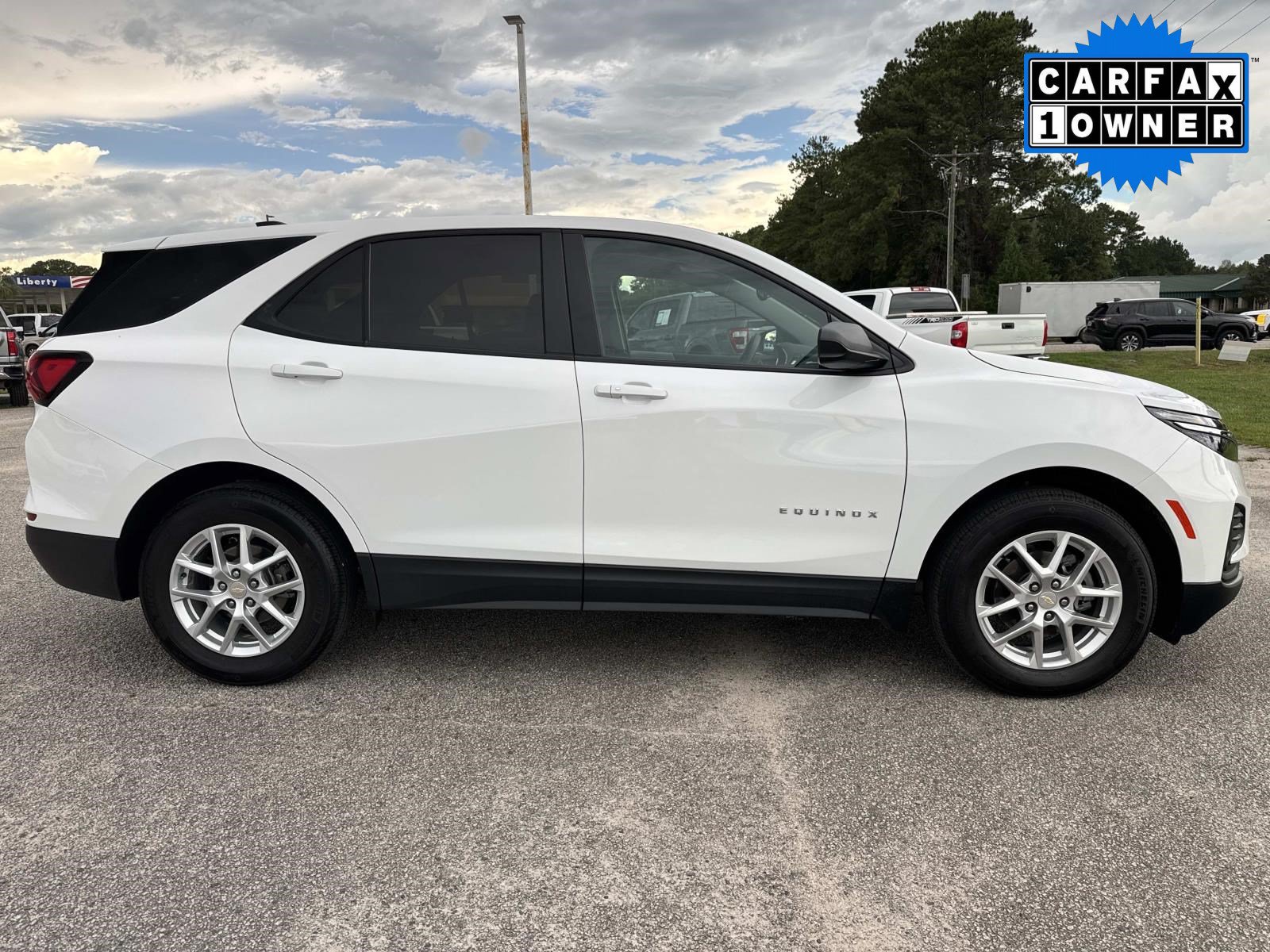 Used 2024 Chevrolet Equinox LS w/ LS Convenience Package FWD image 2