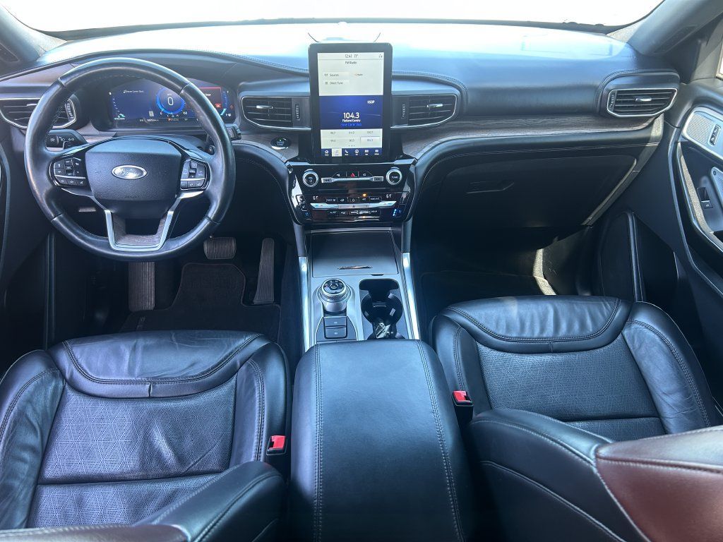 Used 2021 Ford Explorer Platinum w/ Equipment Group 601A AWD/4WD image 30