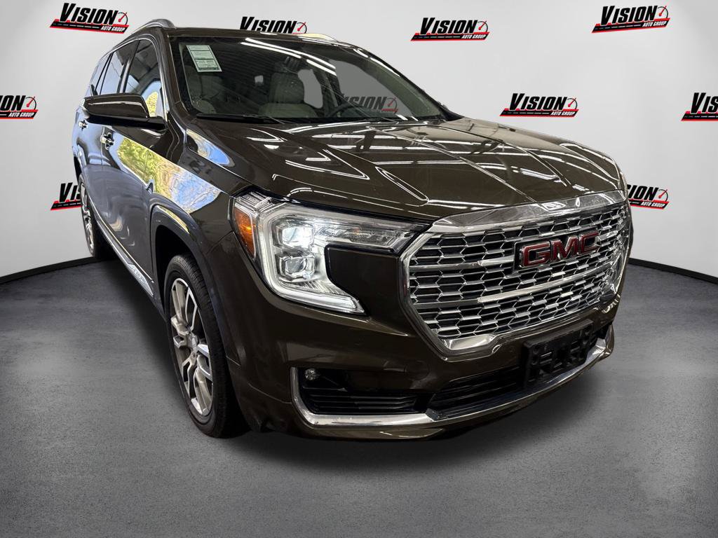 Used 2023 GMC Terrain Denali w/ LPO, Floor Liner Package AWD/4WD image 3