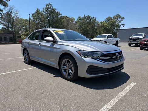 Used 2023 Volkswagen Jetta SE FWD image 4