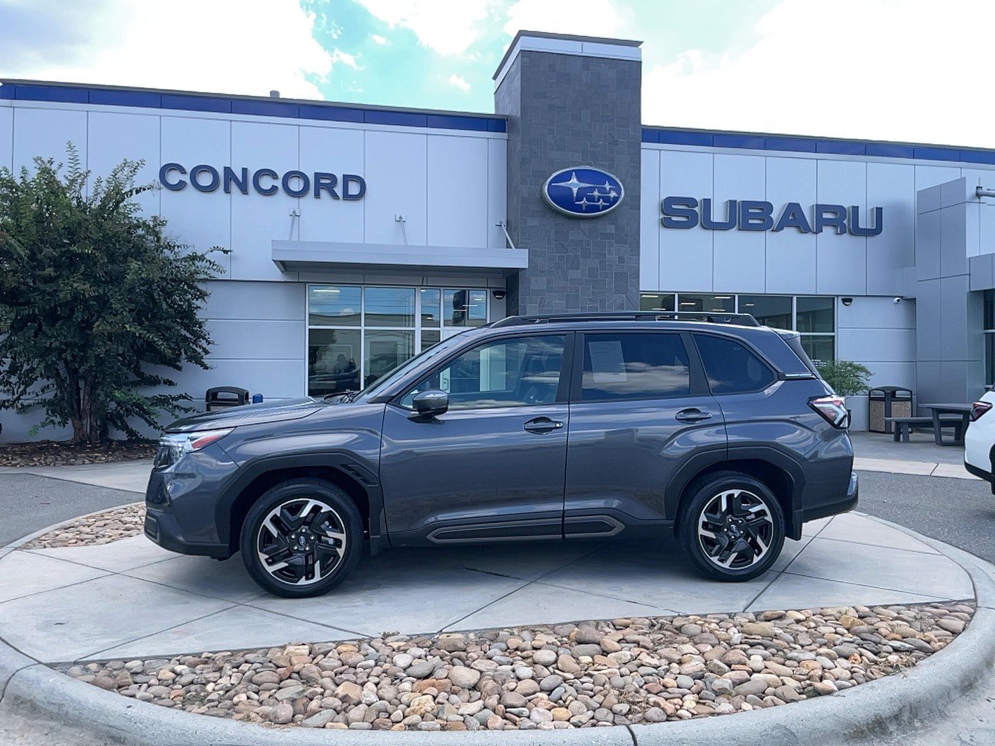 Used 2025 Subaru Forester Limited AWD/4WD image 1