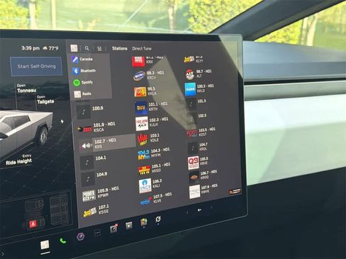 Used 2024 Tesla Cybertruck AWD Crew Cab image 20