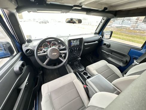 Used 2010 Jeep Wrangler Unlimited Rubicon w/ Dual Top Group AWD/4WD image 17