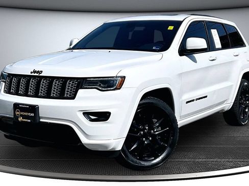 Used 2021 Jeep Grand Cherokee Laredo X AWD/4WD image 3