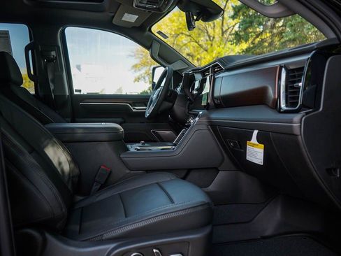 New 2026 GMC Sierra 3500 Denali w/ Denali Reserve Package image 9