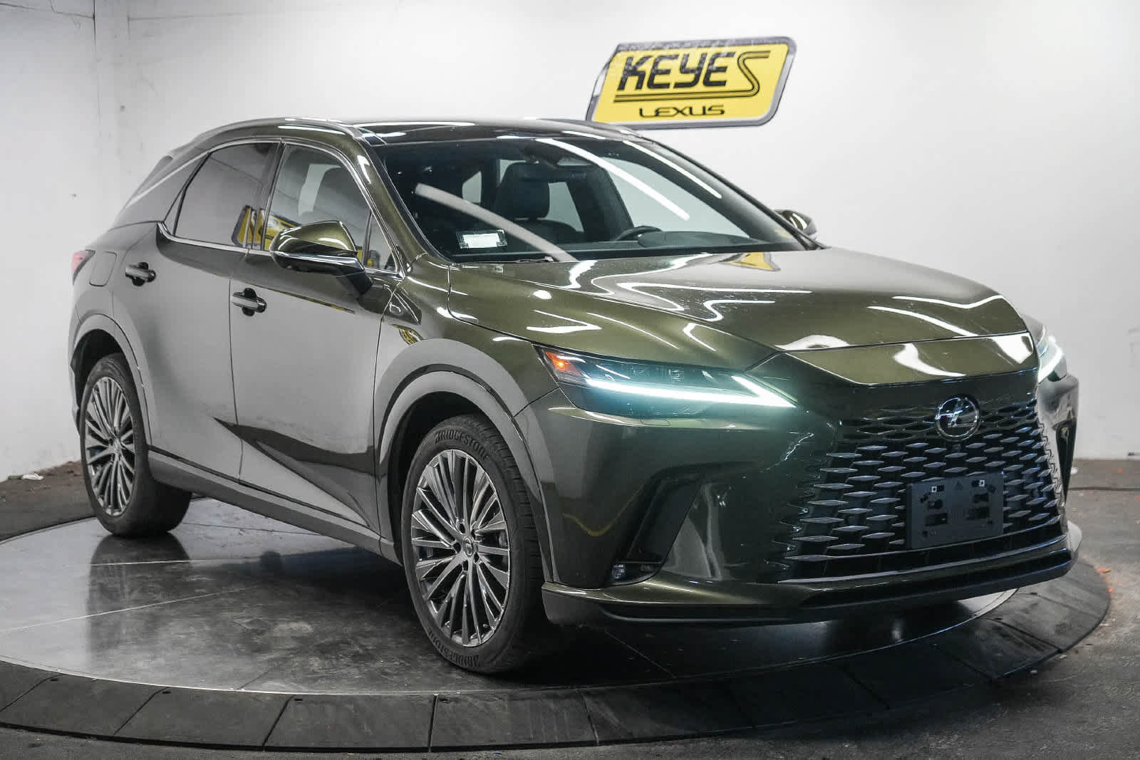 Used 2024 Lexus RX 450h AWD w/ Convenience Package image 3